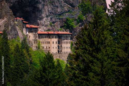 Obraz na płótnie Sumela Monastery (Turkish: Sümela Manastırı) is a Greek Orthodox monastery, in the Maçka district of Trabzon Province in modern Turkey. w salonie