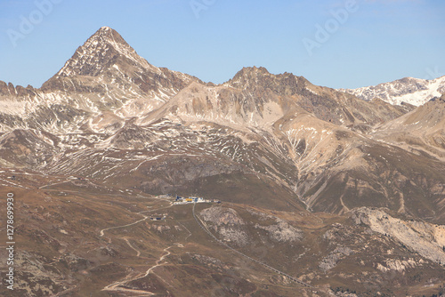 Obraz na płótnie Blickfang der Albula Alpen; Markante Pyramide des Piz Ot (3246) von Murtel gesehen w salonie