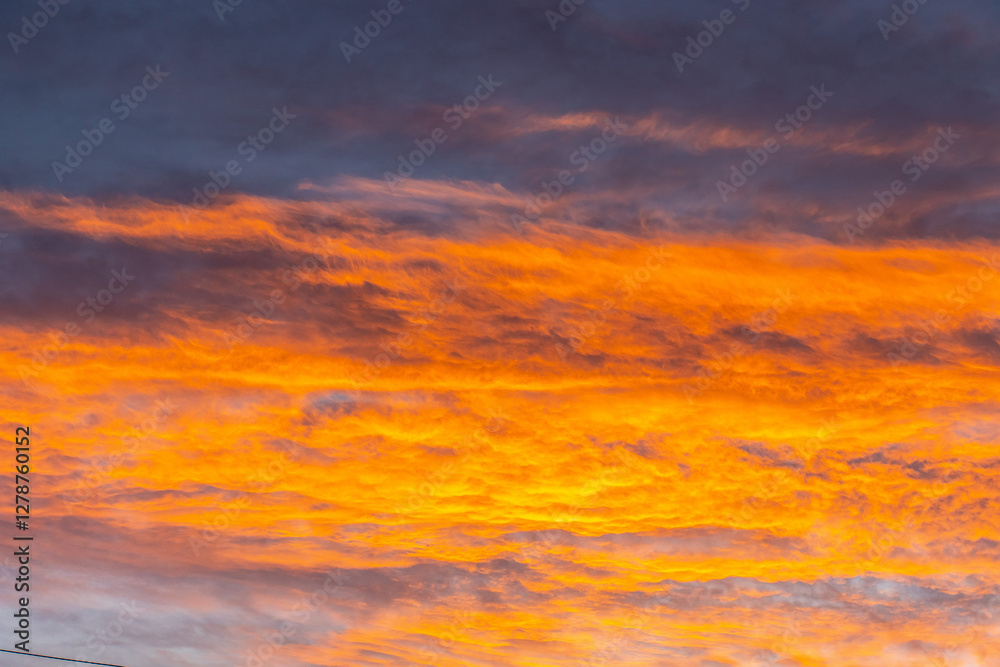 Fototapeta premium Scenic Sunrise and Sunset with Vibrant Clouds