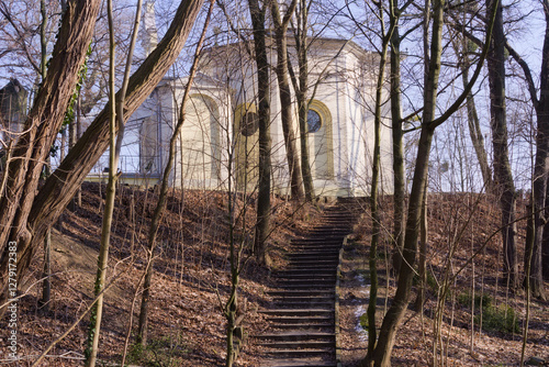 Schodami do kościoła