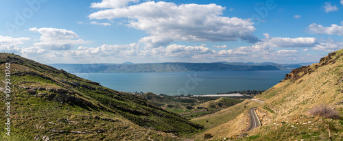 Tableau sur toile Panoramic view of the Sea of Galilee and Tiberias from the Golan Heights in Israel