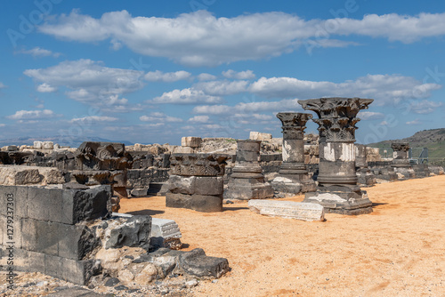 Cuadro en lienzo Ruins of the Basilica at Susita (Hippos) National Park on the top of a mountain in the Golan Heights in Israel