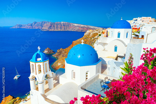 Obraz na płótnie View of Oia the most beautiful village of Santorini island in Greece w salonie