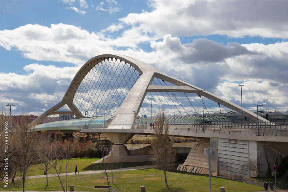 Fototapeta premium Zaragoza - The Third Millennium Bridge - Puente del Tercer Milenio.