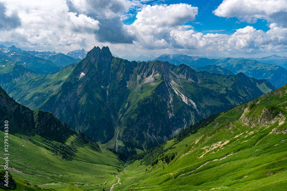 Fototapeta premium Breathtaking View of Laufbacher Eck and Hoefats Mountain in Bavaria Alps