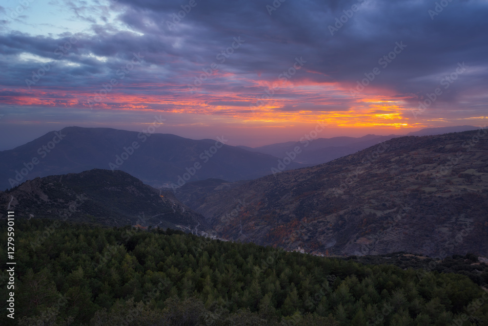 Amanece en la Sierra de las Nieves Málaga
Amanece en la Sierra de las Nieves Málaga