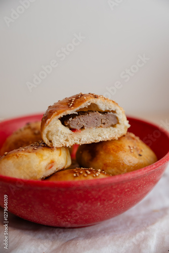 Salgado brasileiro de festa coxinha, empada, hamburguer