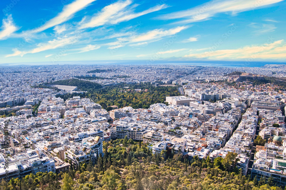 Fototapeta premium リカヴィトスの丘から見た白い街並みのアテネ市内