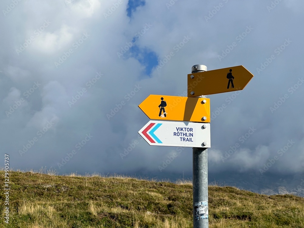 Mountaineering signposts and markings on the slopes of the Melchtal alpine valley and in the Uri Alps mountain massif, Kerns - Canton of Obwalden, Switzerland (Kanton Obwald, Schweiz) Mountaineering signposts and markings on the slopes of the Melchtal alpine valley and in the Uri Alps mountain massif, Kerns - Canton of Obwalden, Switzerland (Kanton Obwald, Schweiz)