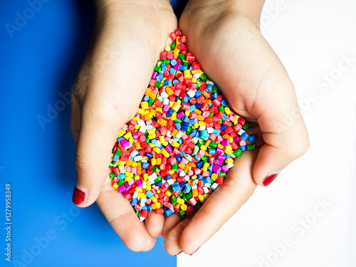 Obraz na plátně masterbatch granules, colorful masterbatch plastic in hand, polymer carrying pig