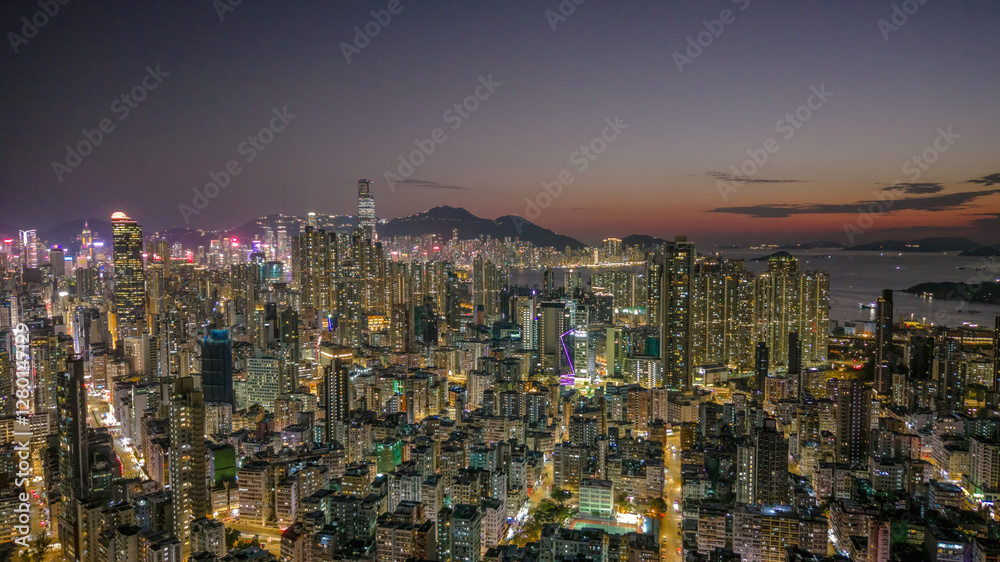 Obraz premium Jan 27 2025 City Skyline During Twilight Overlooking Urban Landscape, Kowloon