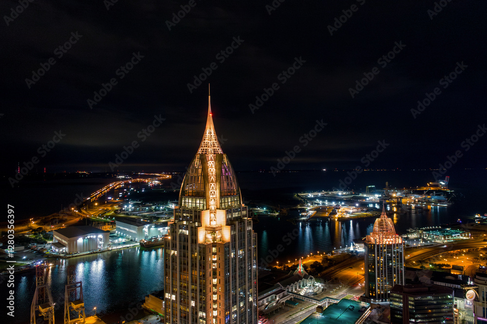 Obraz premium Downtown Mobile, Alabama at night