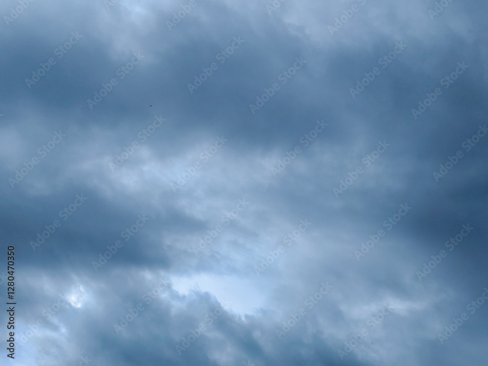 View of the sky with cloudy clouds.