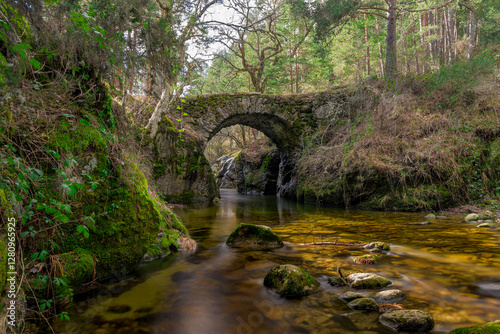 Puente de la Angostura en el Valle del Lozoya
