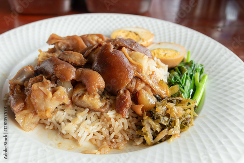 Stewed pig’s trotters on rice