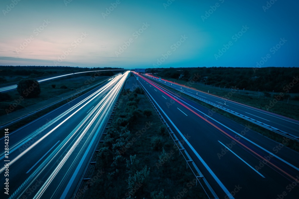 Obraz premium traffic on highway