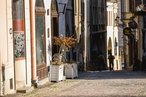 Fototapeta Naklejka Na Ścianę i Meble -  Bielsko Biała, stare zabytkowe kamienice, luty 2025.