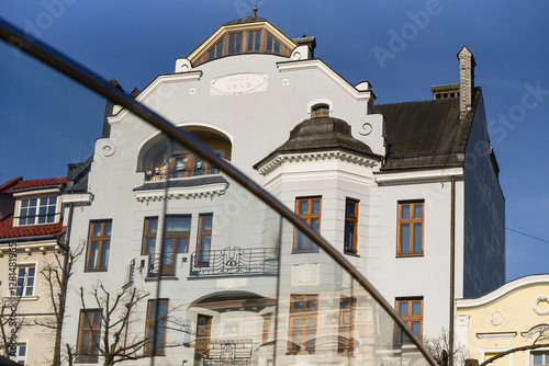 Fototapeta Naklejka Na Ścianę i Meble -  Bielsko Biała, stare zabytkowe kamienice, luty 2025.