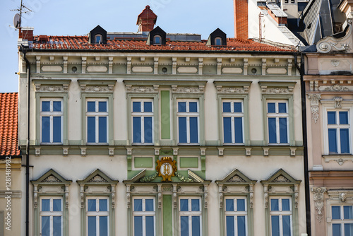 Fototapeta Naklejka Na Ścianę i Meble -  Bielsko Biała, stare zabytkowe kamienice, luty 2025.