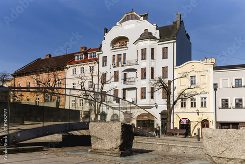 Fototapeta Naklejka Na Ścianę i Meble -  Bielsko Biała, stare zabytkowe kamienice, luty 2025.