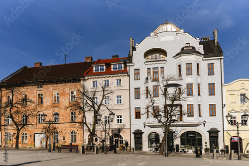 Fototapeta Naklejka Na Ścianę i Meble -  Bielsko Biała, stare zabytkowe kamienice, luty 2025.