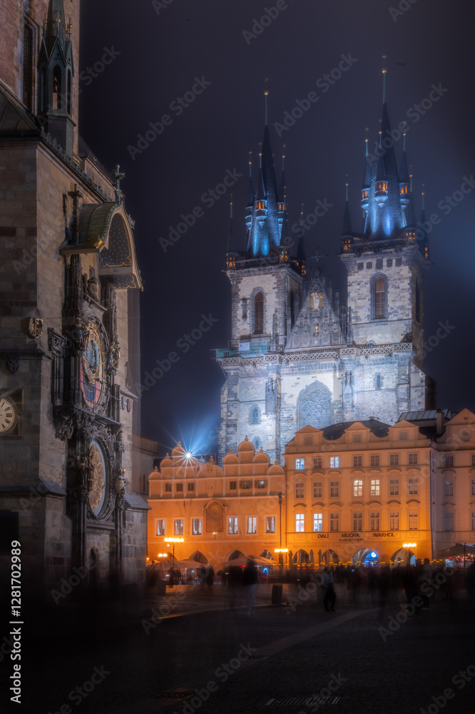Obraz premium Old town square in Prague at night