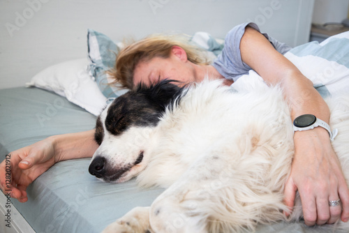 Obraz na płótnie happy white dog and woman sleeping in bed w salonie