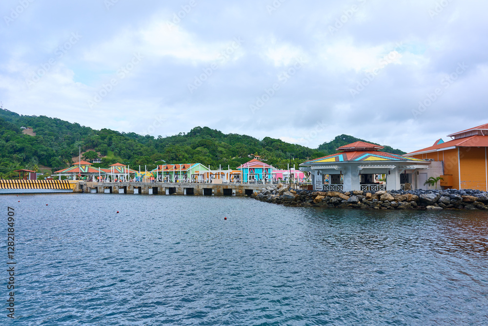 Obraz premium Colorful Buildings at the Port of Roatan, Honduras
