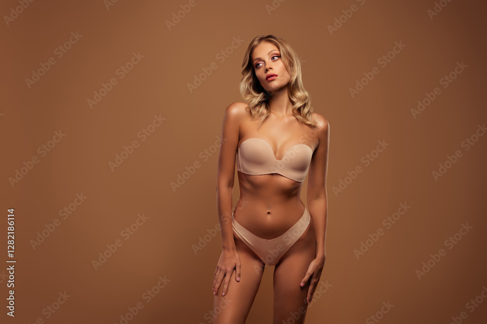 Naklejka premium Studio photo of slender stunning woman underwear enjoying self acceptance look mockup isolated beige color background
