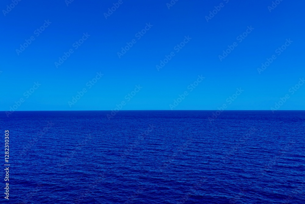 Obraz premium The calmness of the endless sea