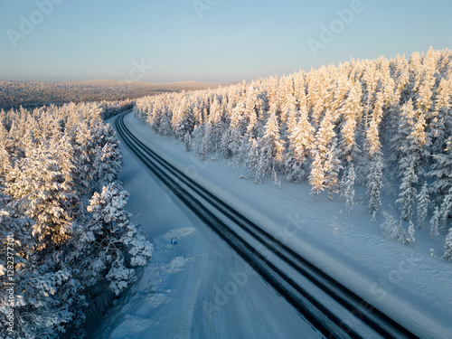 Fotografia Aerial view of the road between Ivalo and Saariselka, Finland