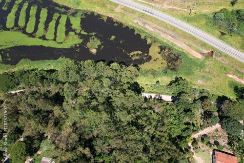 Uma estrada ao lado da represa em Salesópolis, estado de São Paulo, Brasil, em uma foto aérea obtida com drone. photo