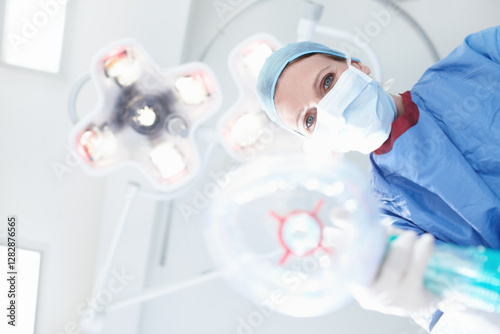 Photos Doctor, mask and air in surgery in theatre of anaesthesia safety, emergency procedure and ppe