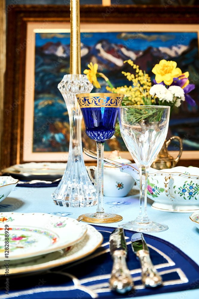 Vintage bicentennial porcelain in excellent condition with handmade spring flowers. Magnificent spring setting Herend