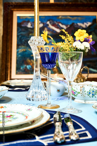 Obraz na płótnie Vintage bicentennial porcelain in excellent condition with handmade spring flowers. Magnificent spring setting Herend w salonie
