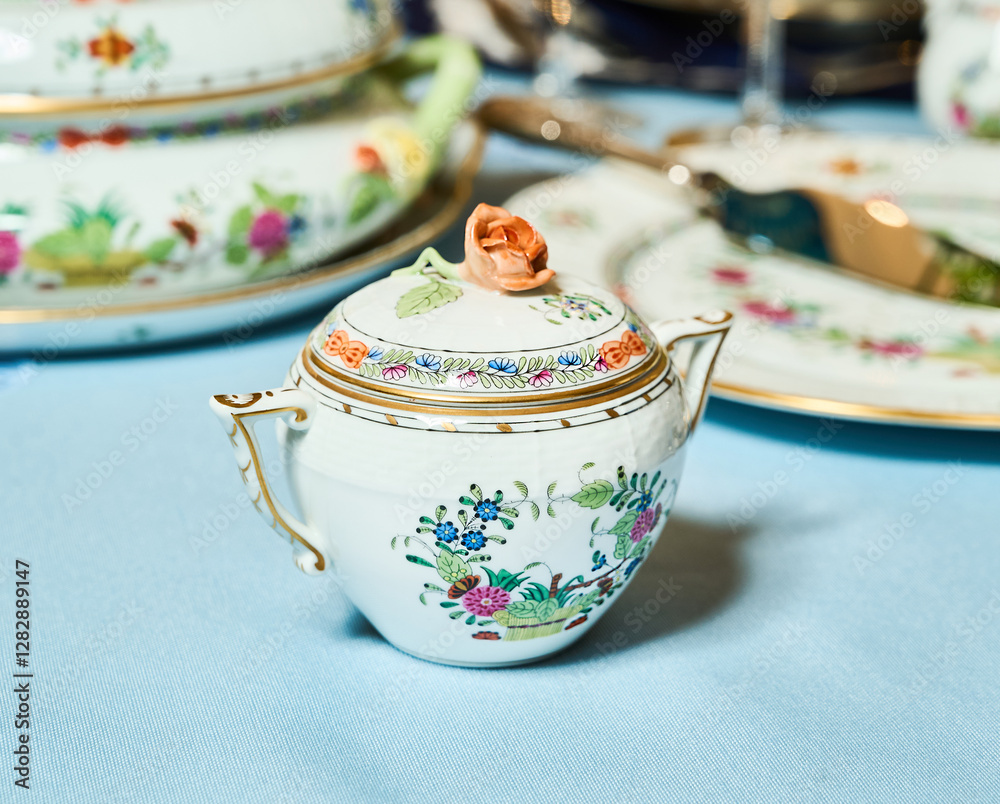 Vintage bicentennial porcelain in excellent condition with handmade spring flowers. Magnificent spring setting Herend