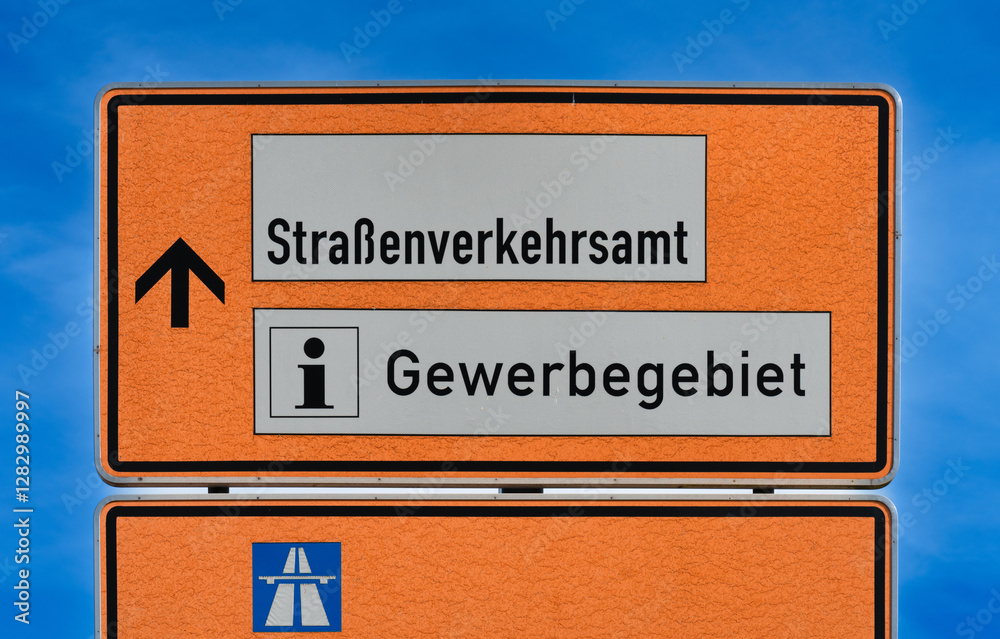 Obraz premium Straßenverkehrsamt und Gewerbegebiet Wegweiser