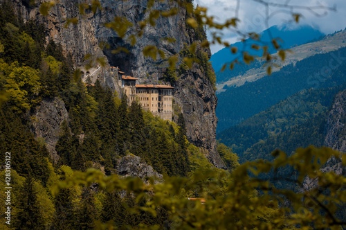 Obraz na płótnie Sumela Monastery (Turkish: Sümela Manastırı) is a Greek Orthodox monastery, in the Maçka district of Trabzon Province in modern Turkey. w salonie