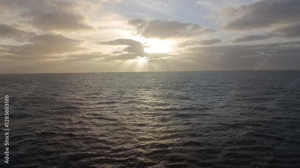 Sonnenuntergang vom Schiff aus gesehen Sonnenuntergang vom Schiff aus gesehen