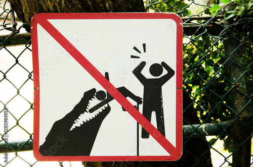 no trespassing sign
