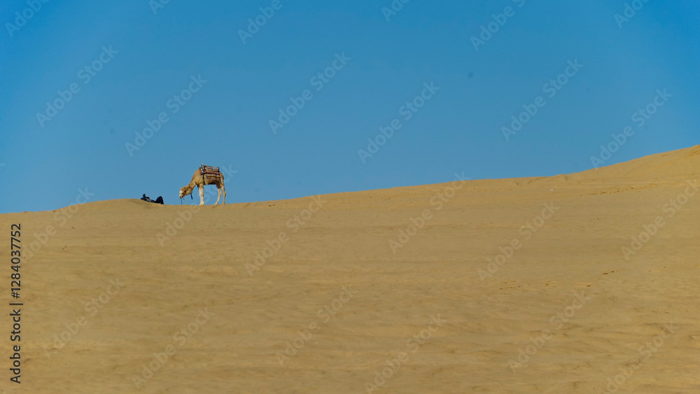 Obraz premium Il deserto del Sahara nella regione di Tezeur le località di Ong Jmal e il villaggio di Star Wars. Tunisia Nord Africa