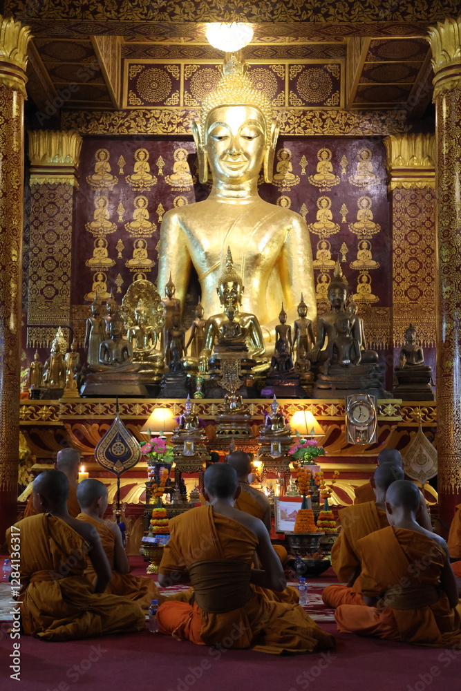 Fototapeta premium Temple in Luang Prabang in the evening chanting