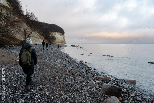 Fototapeta Naklejka Na Ścianę i Meble -  Chalk cliffs on the Baltic Sea on the island of Rügen on a cold winter day, with walkers on the beach