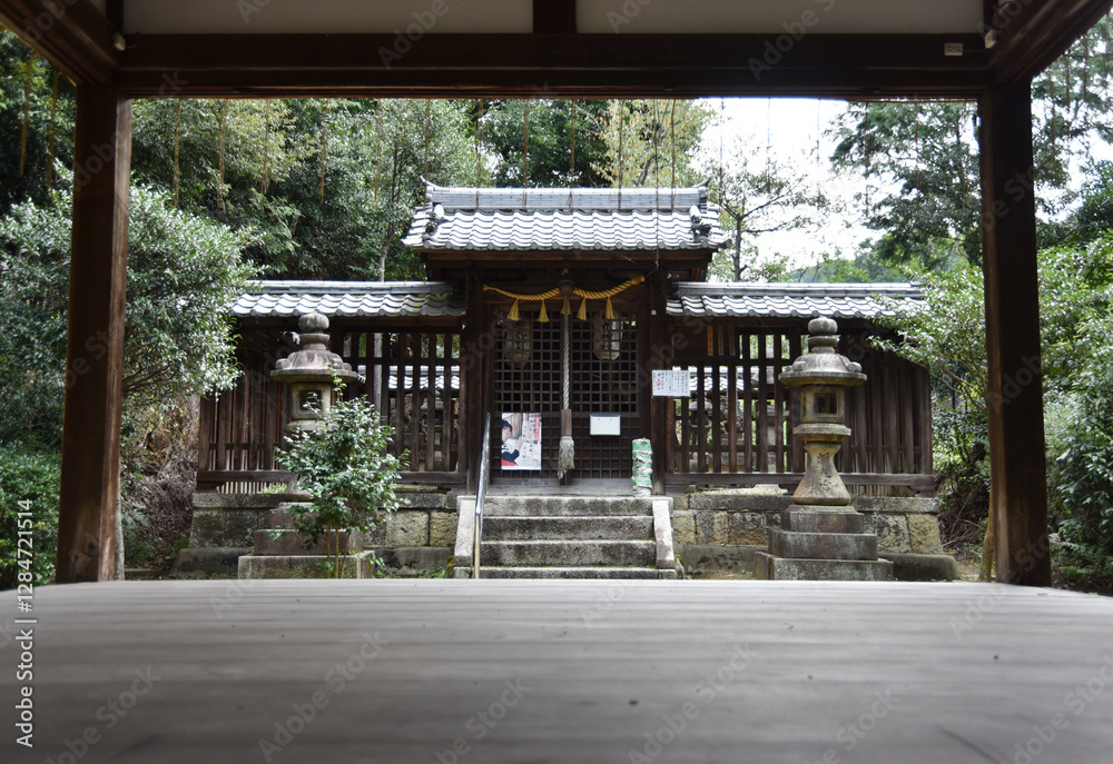 蝉丸神社　拝殿から本殿を望む　滋賀県大津市