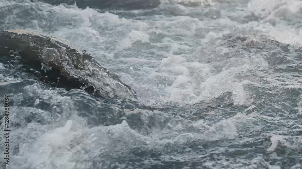 Fiume di montagna