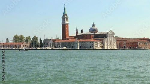 Au-delà de la lagune de Venise, San Giorgio Maggiore et les îles.