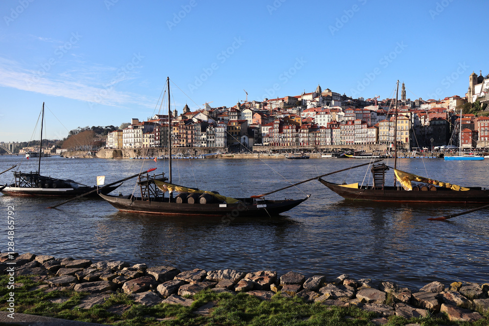 Fototapeta premium Boats in Porto, Portugal