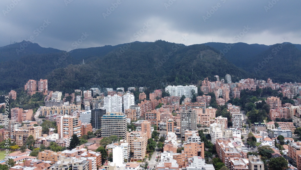 Obraz premium Toma area del norte de chapinero y cerros orientales de bogota