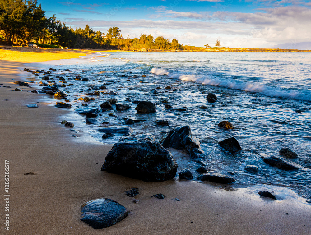 Fototapeta premium Warm Morning Light on Fleming Beach, DT Fleming Beach Park, Kapalua, Maui, Hawaii, USA