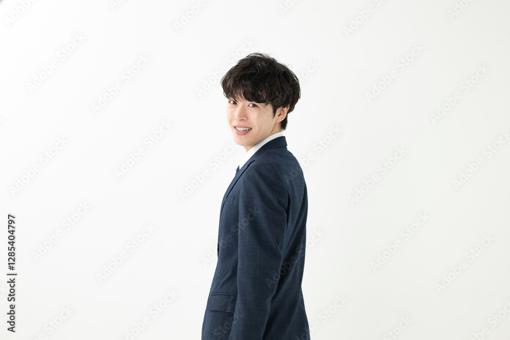 振り返る若いビジネスマン 振り返る若いビジネスマン